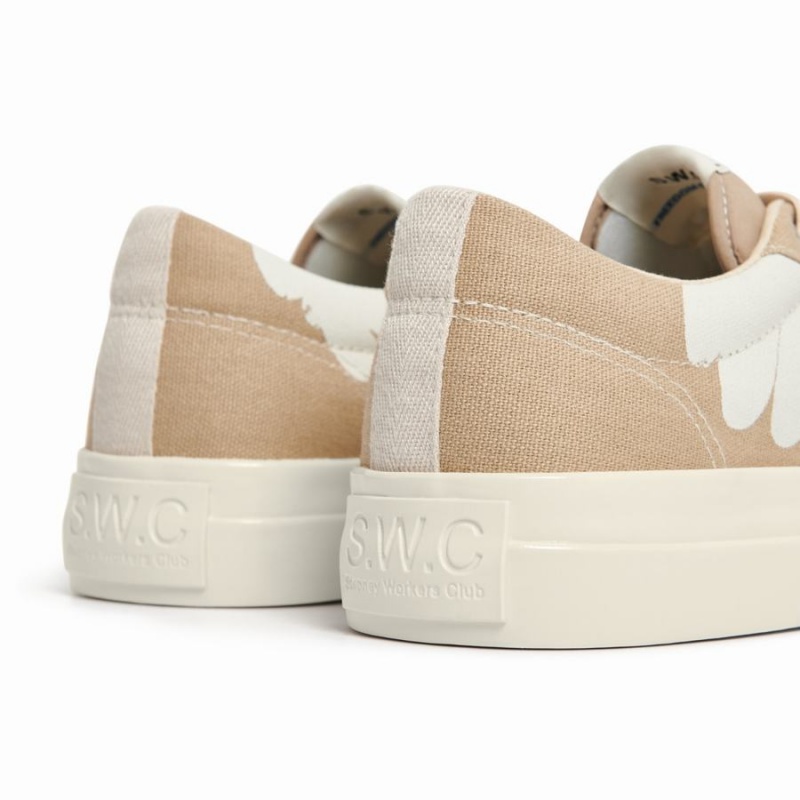 Brown White Men's Stepney Workers Club Dellow Shroom Hands Low Top Sneakers | WHW8963XJ